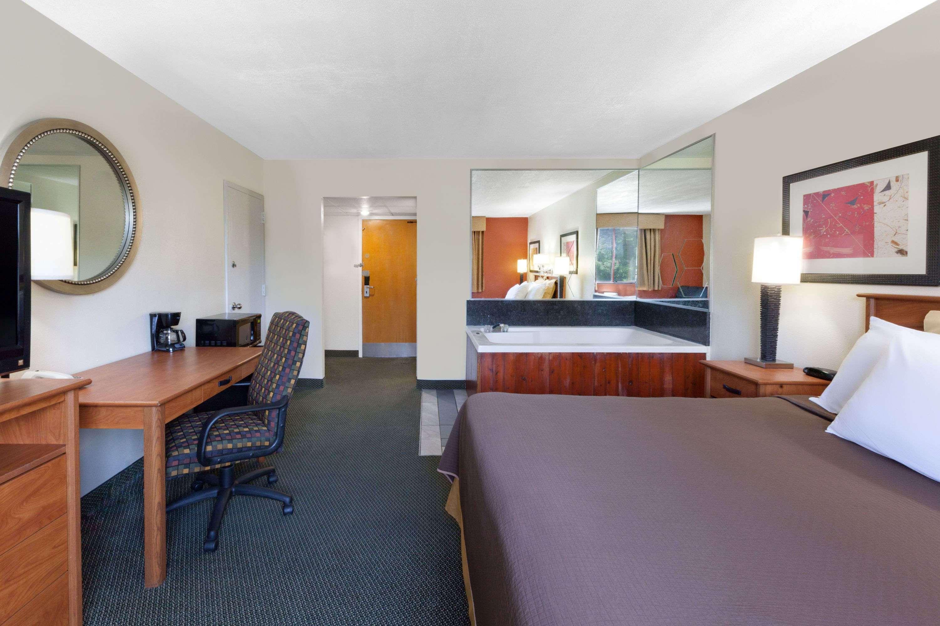 Travelodge By Wyndham Jackson Exterior foto